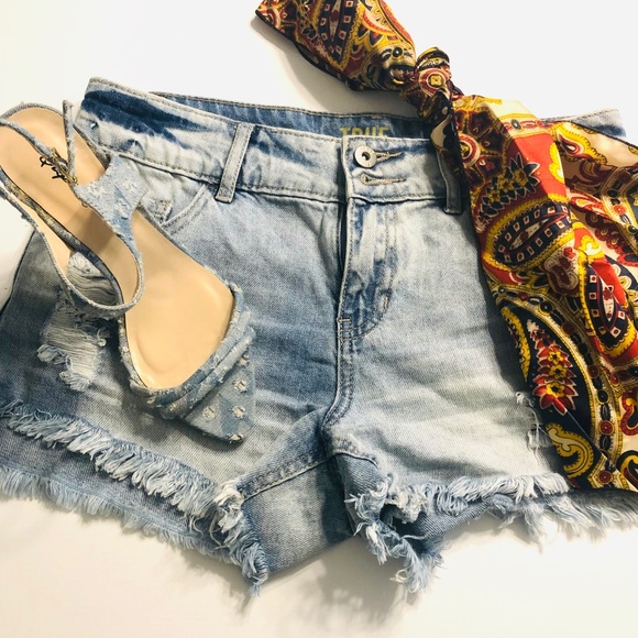 True Craft Denim Shorts - Picture 2 of 6